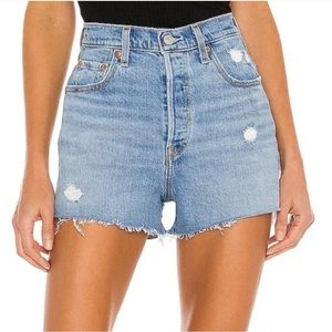 Levi’s Ribcage Shorts Super High Rise Light Wash Raw Edge Distressed Denim Sz 27